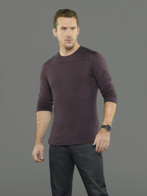 Barry Sloane  pic #889512