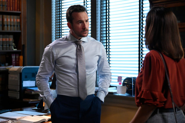 Barry Sloane - Bluff City Law (2019) 1x07 &#039;American Epidemic&#039;