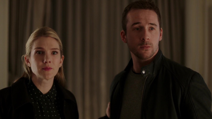 Barry Sloane - The Whispers (2015) 1x12 &#039;Traveller in the Dark&#039;