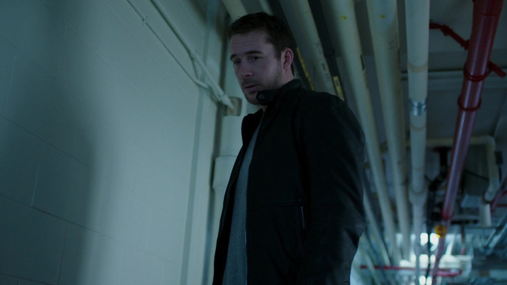 Barry Sloane - The Whispers (2015) 1x12 &#039;Traveller in the Dark&#039;