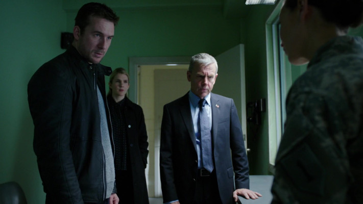 Barry Sloane - The Whispers (2015) 1x12 &#039;Traveller in the Dark&#039;