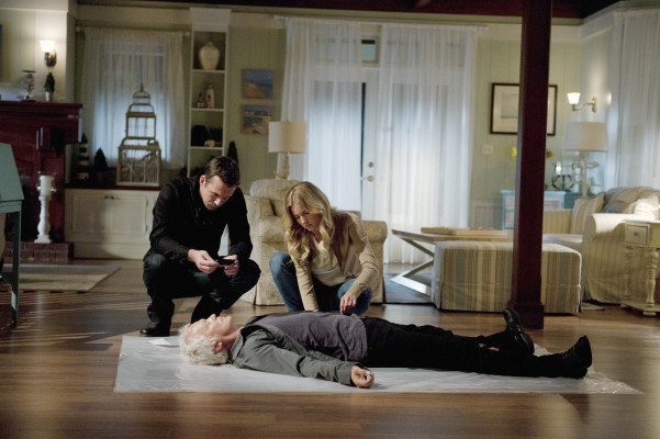 Barry Sloane - Revenge (2012) 2x03 &#039;Confidence&#039;