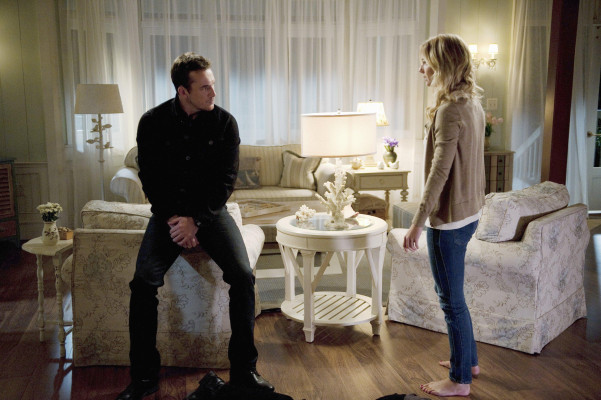 Barry Sloane - Revenge (2012) 2x03 &#039;Confidence&#039;