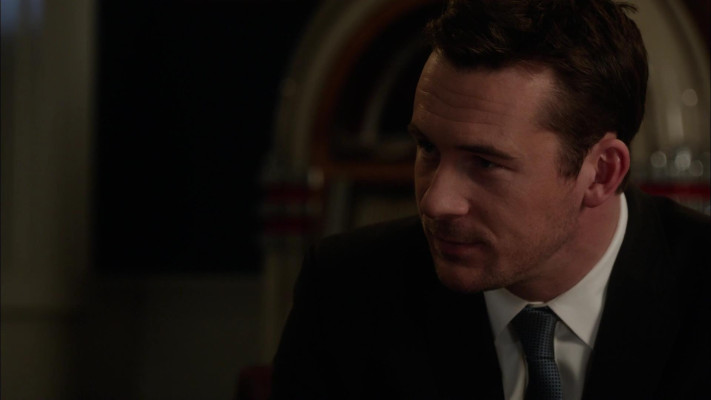 Barry Sloane - Revenge (2013) 2x16 &#039;Illumination&#039;