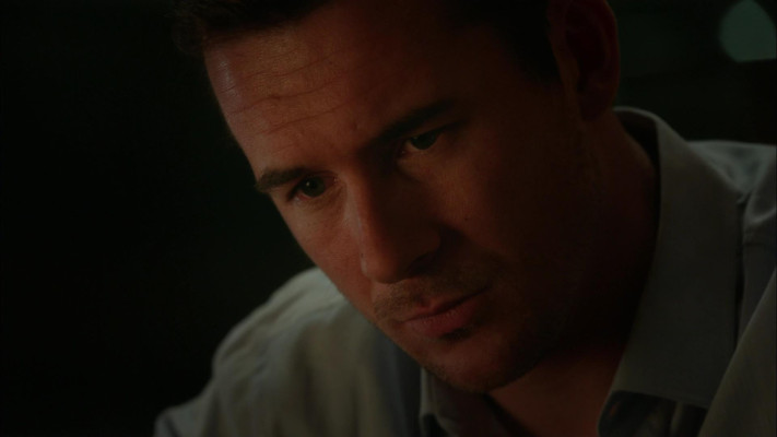 Barry Sloane - Revenge (2013) 2x16 &#039;Illumination&#039;