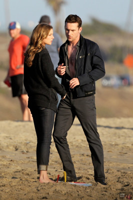 Barry Sloane - Revenge (2013) 3x03 &#039;Confession&#039; On Set in Los Angeles 08/09/2013