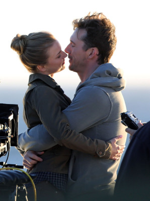 Barry Sloane - &#039;Revenge&#039; 3x07 &#039;Resurgence&#039; On Set in Malibu 09/25/2013