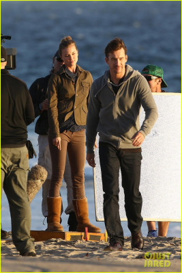 Barry Sloane - Revenge (2013) 3x07 &#039;Resurgence&#039; On Set in Malibu 09/25/2013