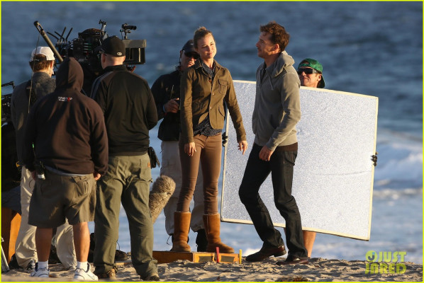 Barry Sloane - &#039;Revenge&#039; 3x07 &#039;Resurgence&#039; On Set in Malibu 09/25/2013