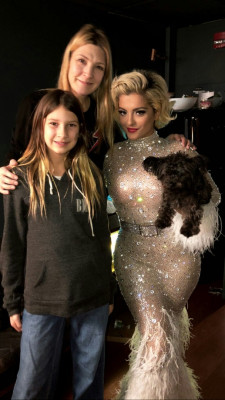 Bebe Rexha - Jimmy Fallon Tonight Show 12/20/2018