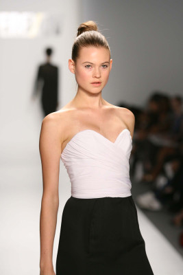 Behati Prinsloo pic #268708
