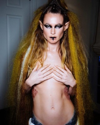 Behati Prinsloo - Maroon 5 &#039;Lost&#039; Music Video | 2021