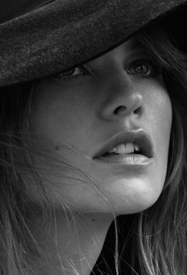 Behati Prinsloo pic #756771