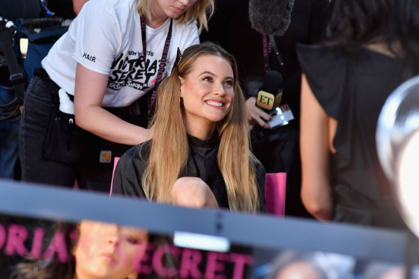 Behati Prinsloo – Victoria’s Secret Fashion Show Backstage 2018