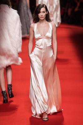 Philosophy di Lorenzo Serafini Fall/Winter 2019 Fashion Show in MIlan