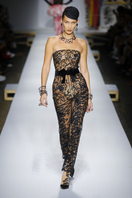 Bella Hadid - Moschino Spring/Summer 2019 Fashion Show in Milan