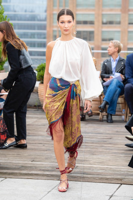 Bella Hadid - Oscar de la Renta Spring/Summer 2019 Fashion Show in New York 