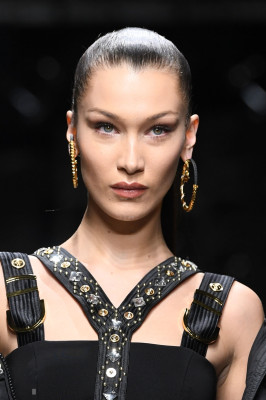 Bella Hadid - Versace Menswear Fall/Winter 2019 01/12/2019