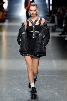 Bella Hadid - Versace Menswear Fall/Winter 2019 01/12/2019