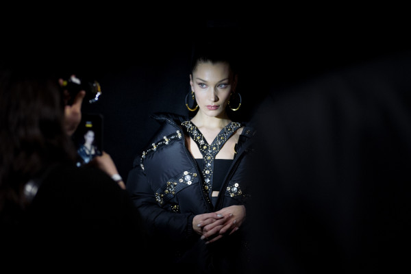 Bella Hadid - Versace Menswear Fall/Winter 2019 01/12/2019