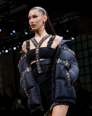 Bella Hadid - Versace Menswear Fall/Winter 2019 01/12/2019