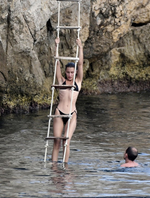 Bella Hadid - Antibes, France 07/12/2021