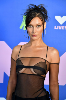 Bella Hadid - &#039;2020 MTV Video Music Awards&#039; in New York (Arrival) | 30.08.2020