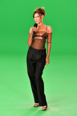 Bella Hadid - &#039;2020 MTV Video Music Awards&#039; in New York (Show) | 30.08.2020