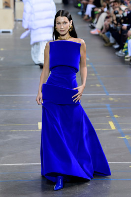 Bella Hadid - Off-White Fall/Winter 2021 - Runway
