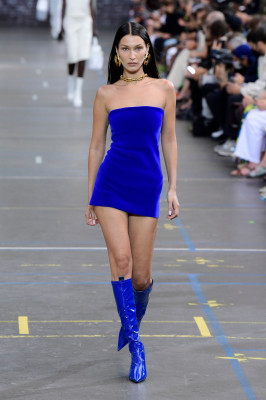 Bella Hadid - Off-White Fall/Winter 2021 - Runway
