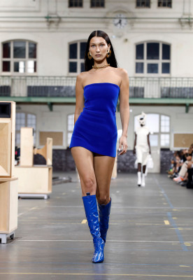 Bella Hadid - Off-White Fall/Winter 2021 - Runway