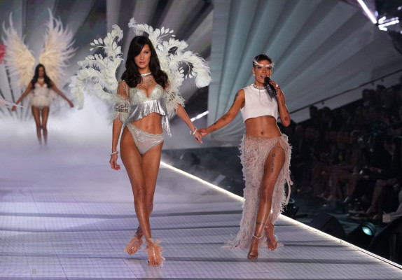 Bella Hadid - Victoria`s Secret Fashion Show 2018 