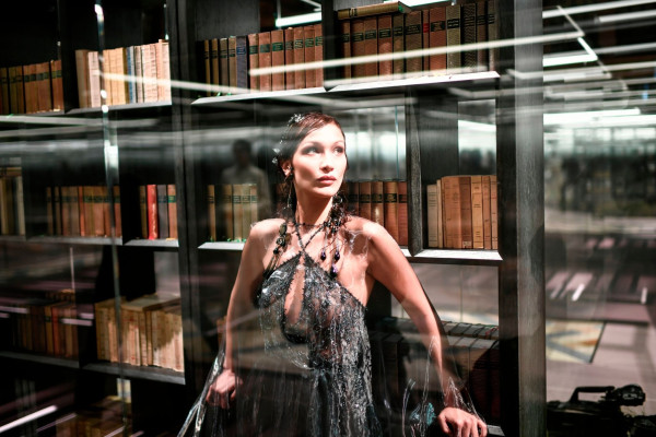 Bella Hadid -Fendi Spring/Summer 2021 Haute Couture - Runway | 27.01.21