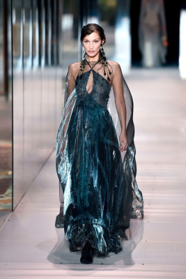 Bella Hadid -Fendi Spring/Summer 2021 Haute Couture - Runway | 27.01.21