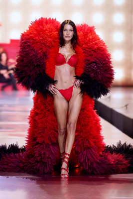 Bella Hadid – Runway at Victoria’s Secret Fashion Show 2024