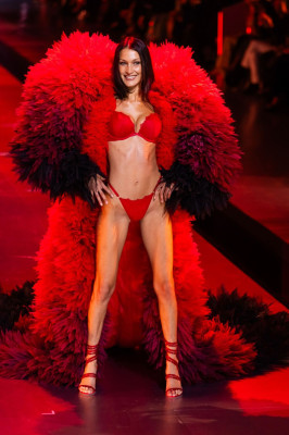 Bella Hadid – Runway at Victoria’s Secret Fashion Show 2024