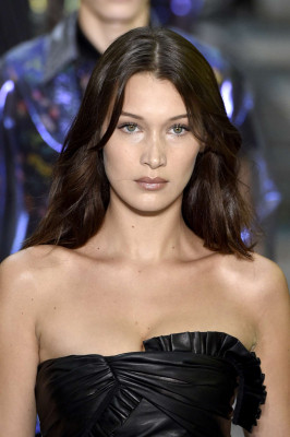 Bella Hadid - Versace Men&#039;s Spring/Summer 2019 Fashion Show in Milan