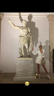 Bella Hadid – Social Media