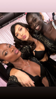 Bella Hadid – 2018 Victoria’s Secret Fashion Show Backstage in NYC
