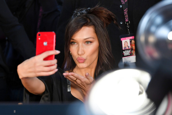 Bella Hadid – 2018 Victoria’s Secret Fashion Show Backstage in NYC