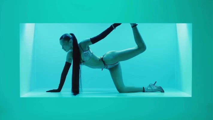 Bella Hadid - Offset & Moneybagg Yo 'CODE' (2022)