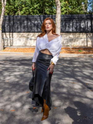 Bella Thorne ~ Akris Spring/summer 2024  in Paris - 10/01/2023