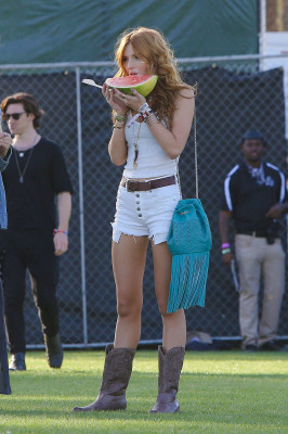 Bella Thorne pic #801763