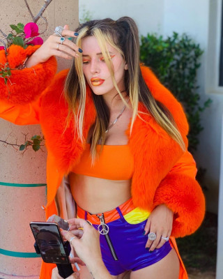 BELLA THORNE – Facetime Photoshoot 06/08/2020