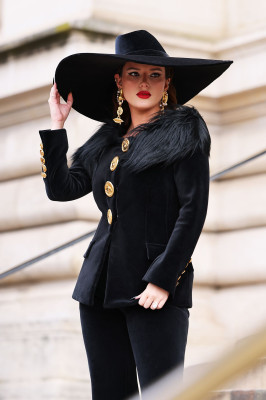 Bella Thorne – Schiaparelli Fashion Show in Paris