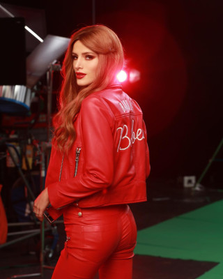 Bella Thorne – Buxom Cosmetics 2017