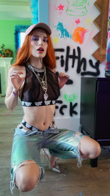 Bella Thorne – FilthyFangs 2018