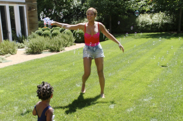 photo 18 in Beyonce gallery [id675511] 2013-11-04 00:00:00