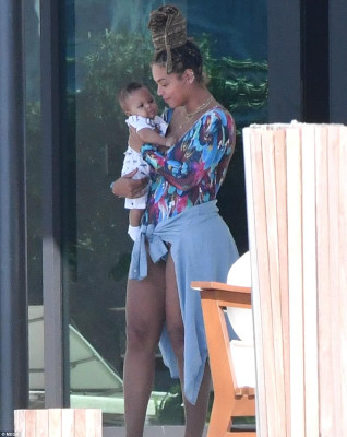 photo 7 in Beyonce Knowles gallery [id1011340] 2017-11-13 00:00:00