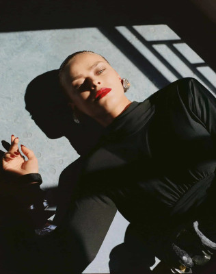 Birgit Kos - Puss Puss Magazine